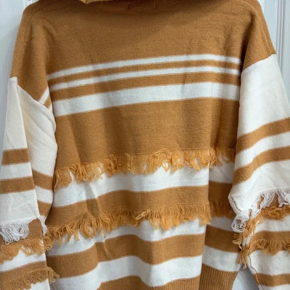 New Easel Camel Button Mock Collar Neckline Fringe Sweater Pullover Small - Picture 6 of 6